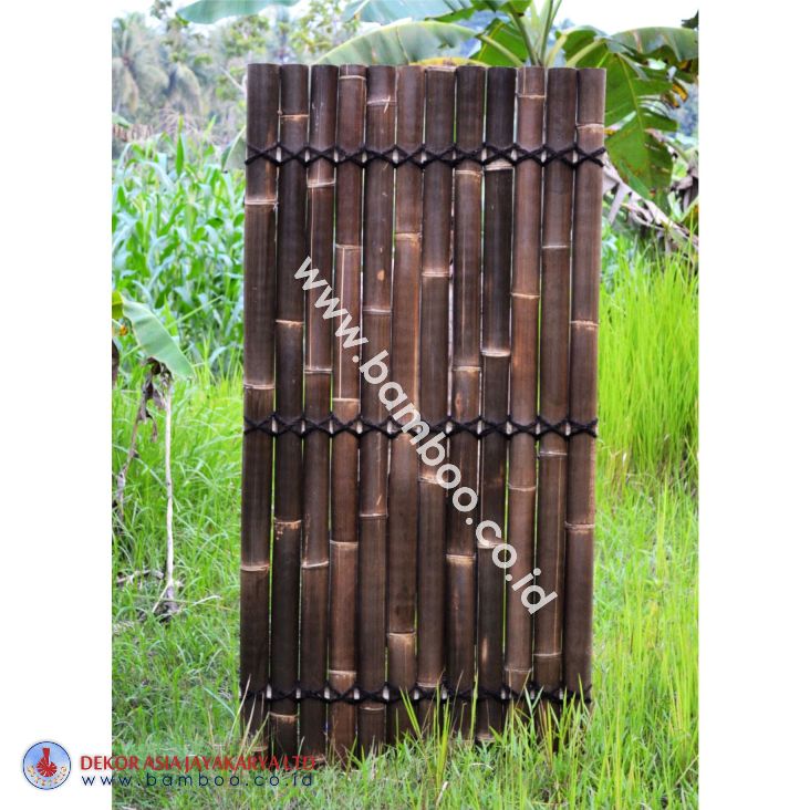 Black half bamboo fence with 3 back slats and black coco rope